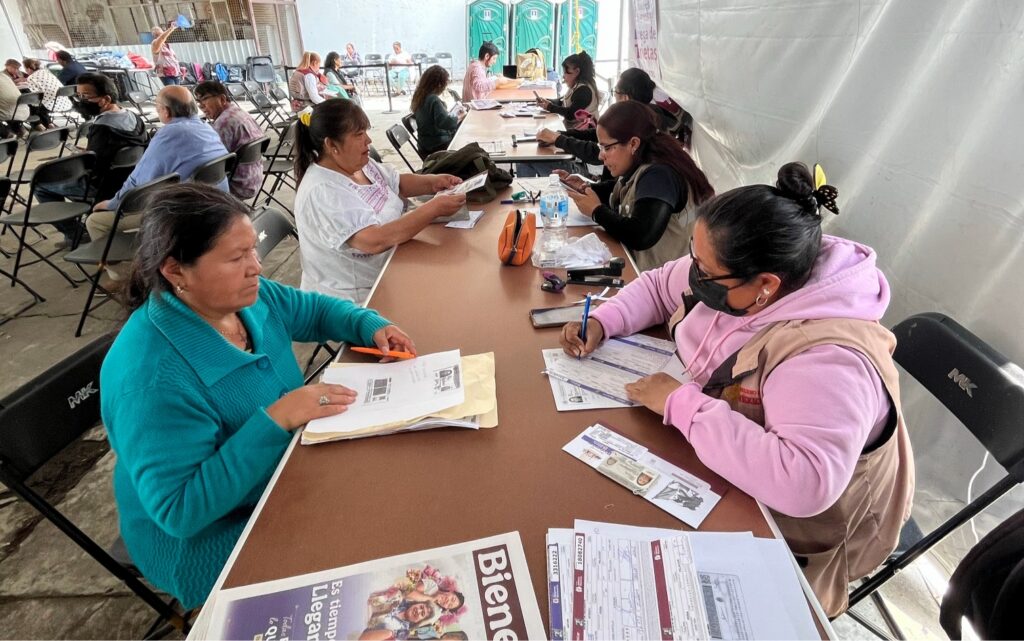 Evita caer en estafas de supuestos apoyos, algunas usan IA