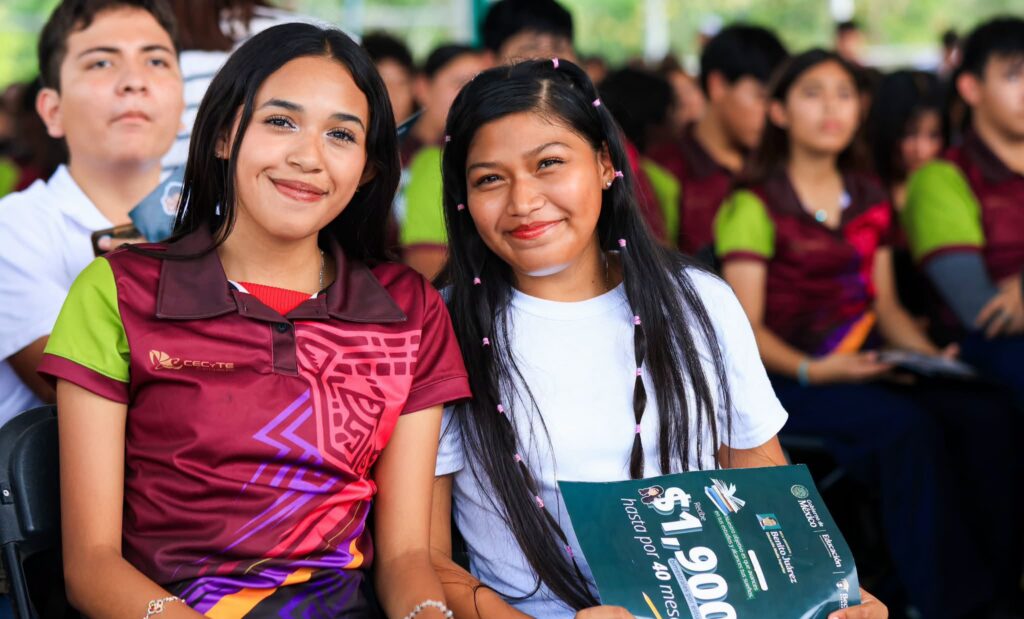 Más jóvenes en bachillerato impulsan los registros a la Beca Benito Juárez